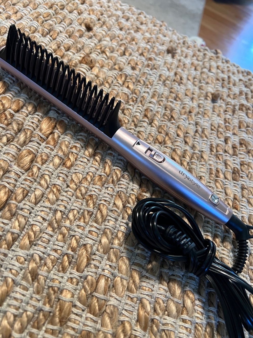 Drystyle Heated Straightening Brush in Silver and Black